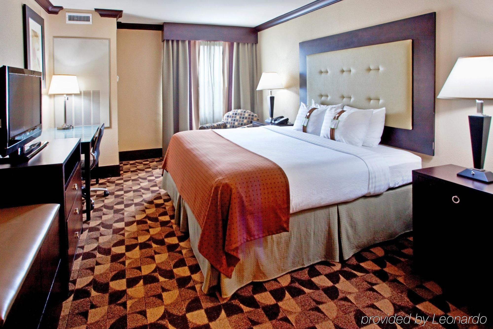 Delta Hotels Columbia Northeast Room photo